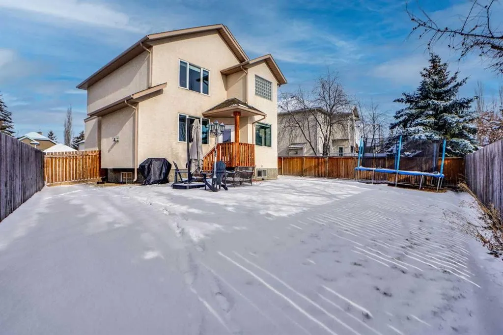 6 Strathridge Way SW — photo 3
