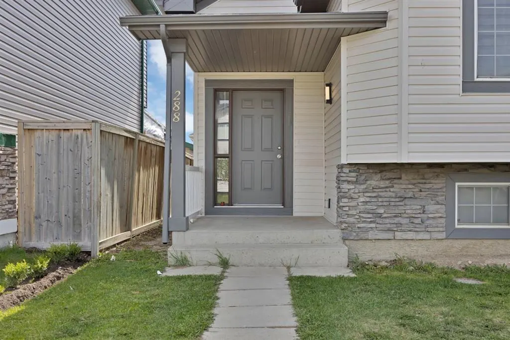 288 Saddlemead Road NE — photo 2