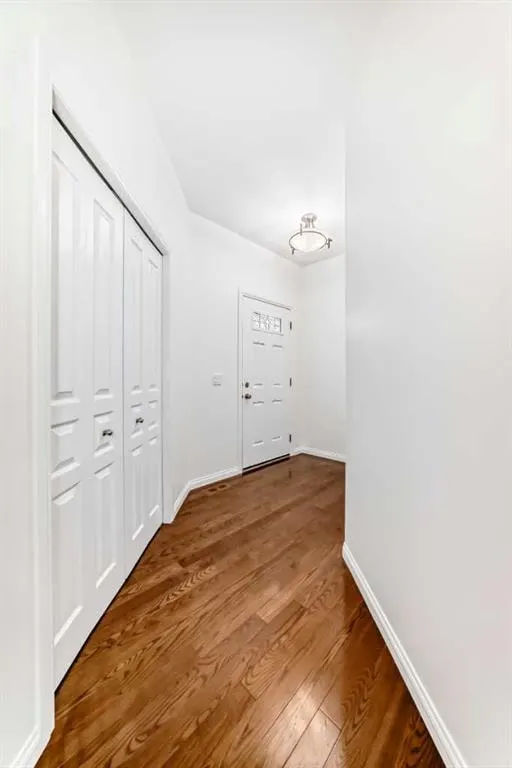27 Aspen Hills Close SW — photo 2