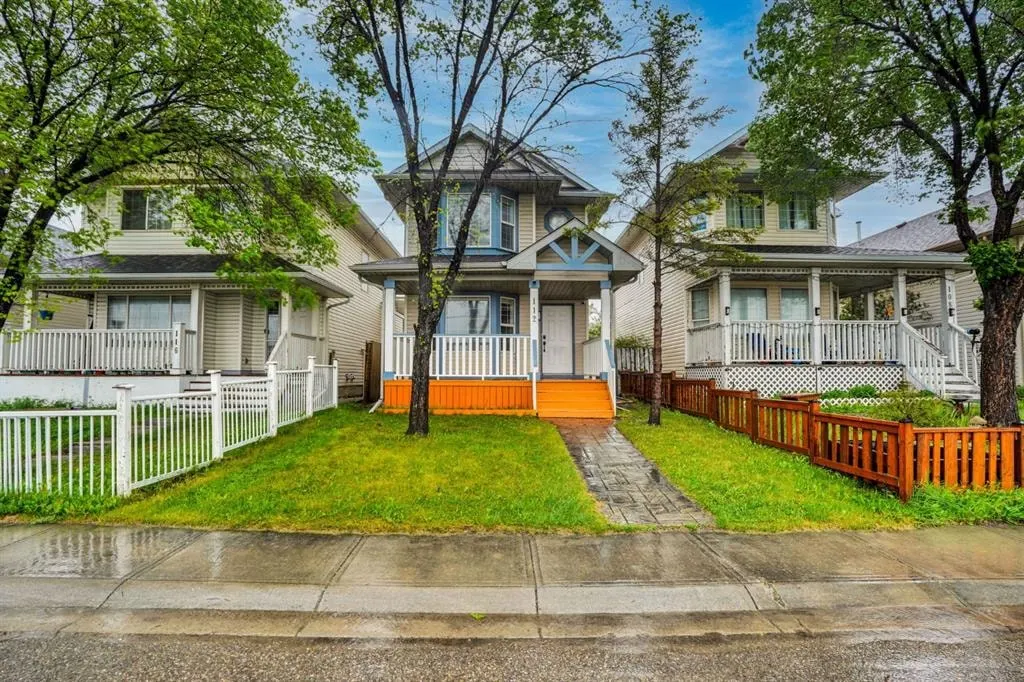 112 Martinglen Close NE — photo 2