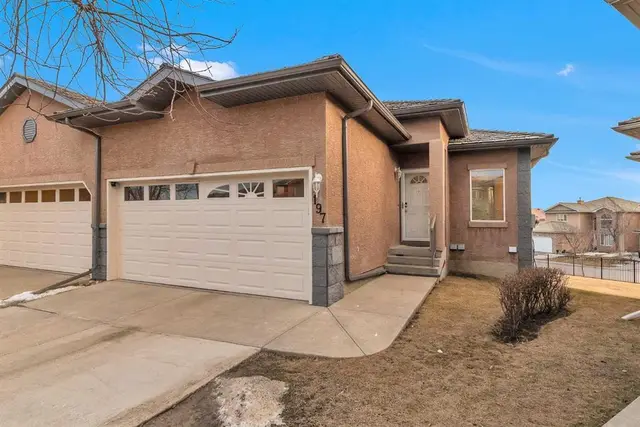 197 Royal Crest View NW