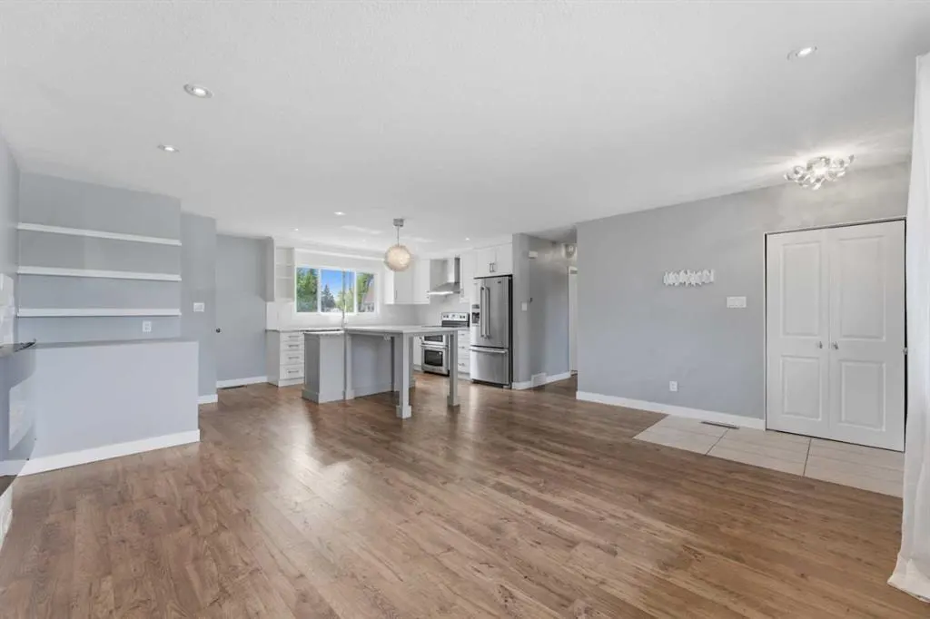 819 Avonlea Place SE — photo 3