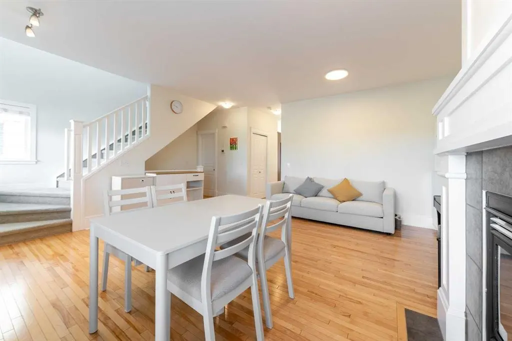 1024 Wentworth Rise SW — photo 3