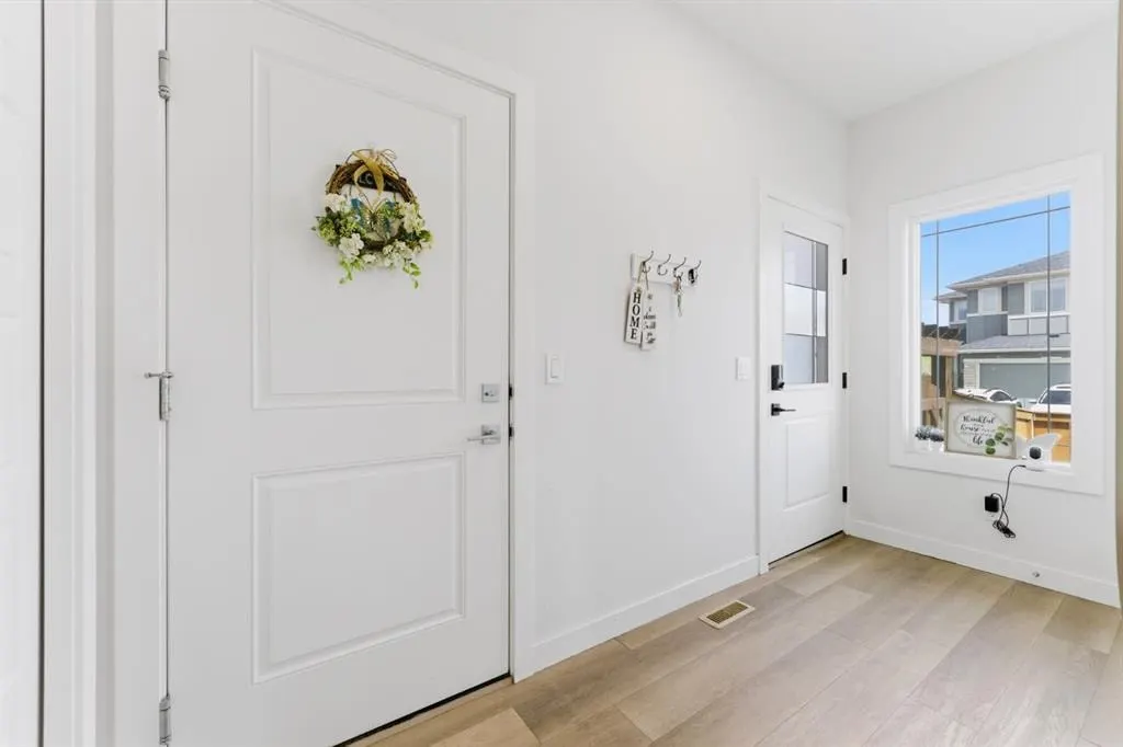 936 Langholm Drive SE — photo 3