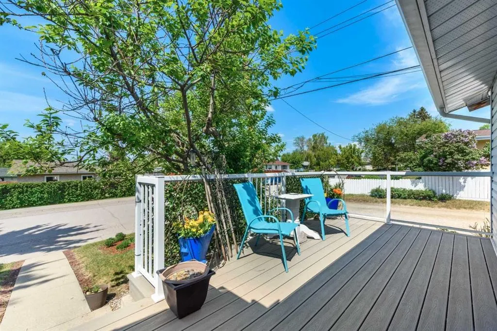 208 Van Horne Crescent NE — photo 3