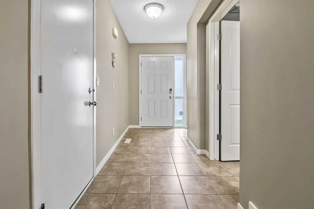 32 Cranston Gate SE — photo 2