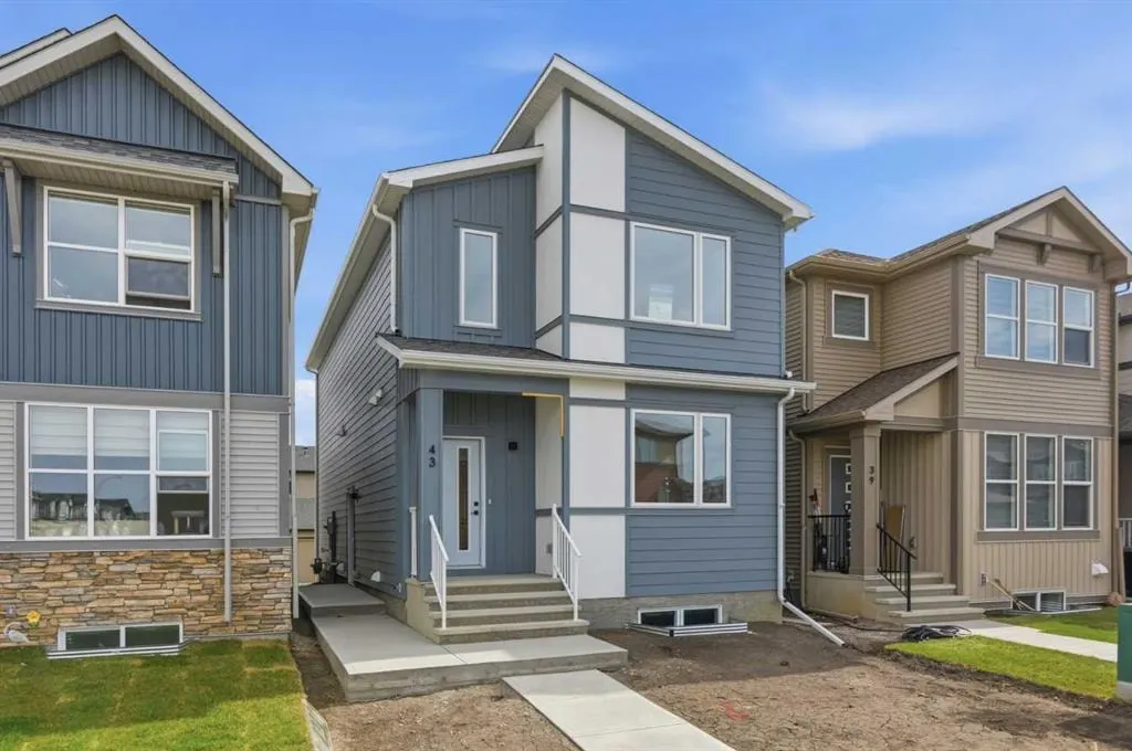 43 Belvedere Crescent SE — photo 2