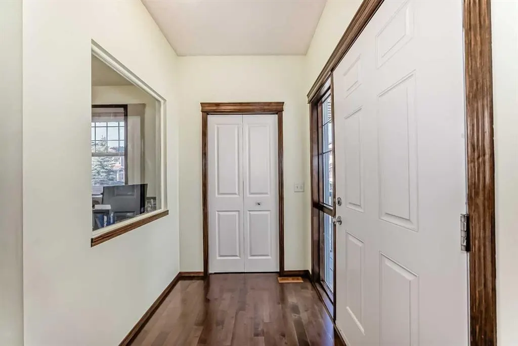 55 Eversyde Gardens SW — photo 2