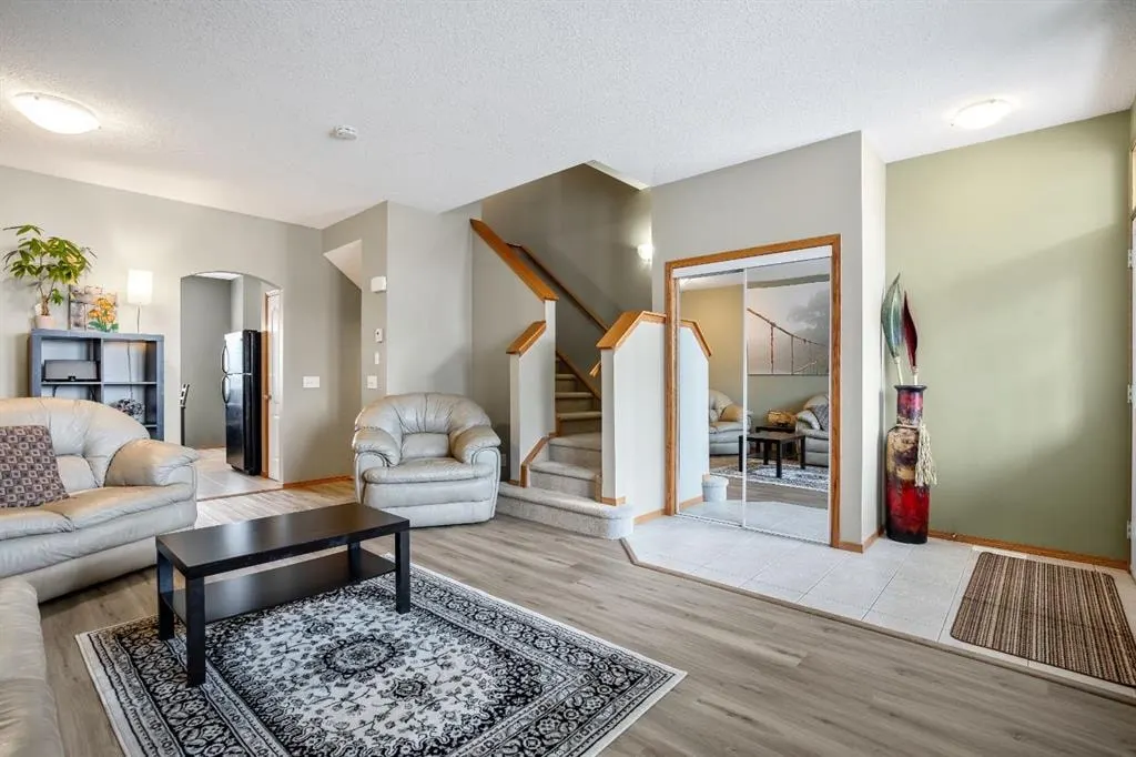 209 Strathcona Circle — photo 2