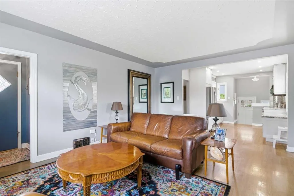 1945 Mountview Crescent NE — photo 2