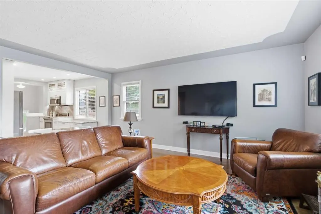 1945 Mountview Crescent NE — photo 3