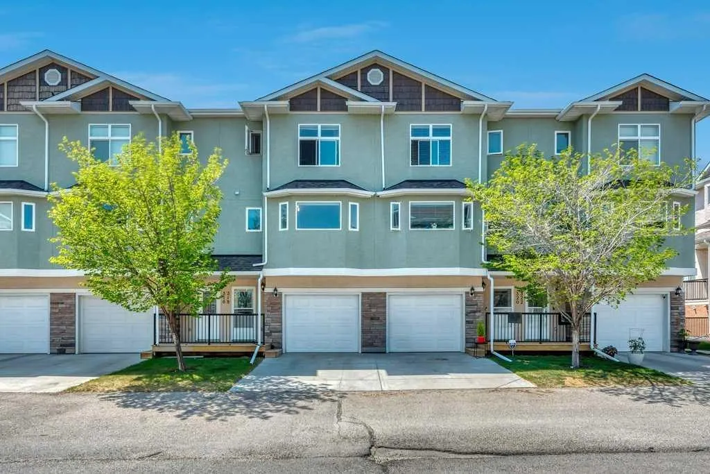 318 Strathcona Circle — photo 1