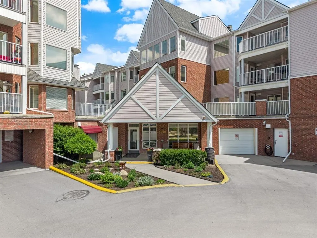 1108 Hawksbrow Point NW #1108 — photo 2