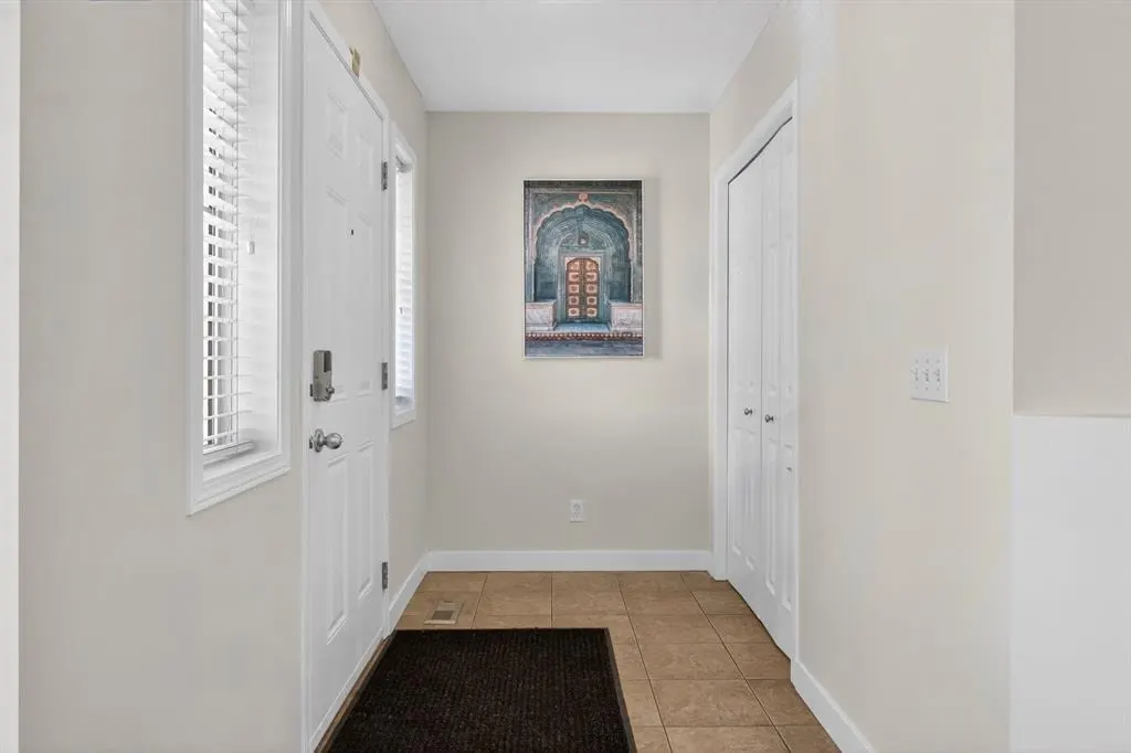 28 Elgin View SE — photo 3