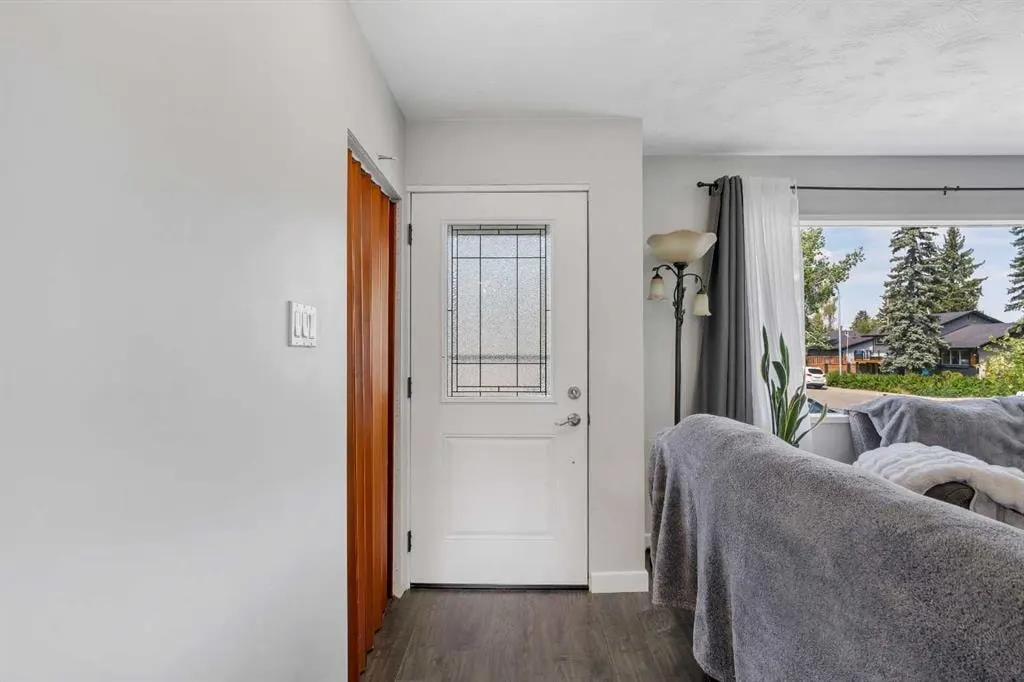 249 Acadia Drive SE — photo 2