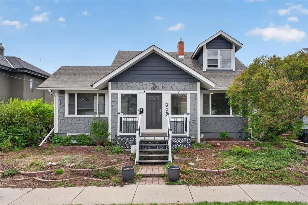 625 29 Avenue SW — photo 1