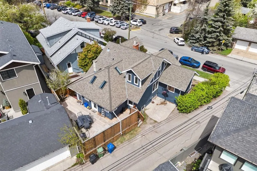 625 29 Avenue SW — photo 2