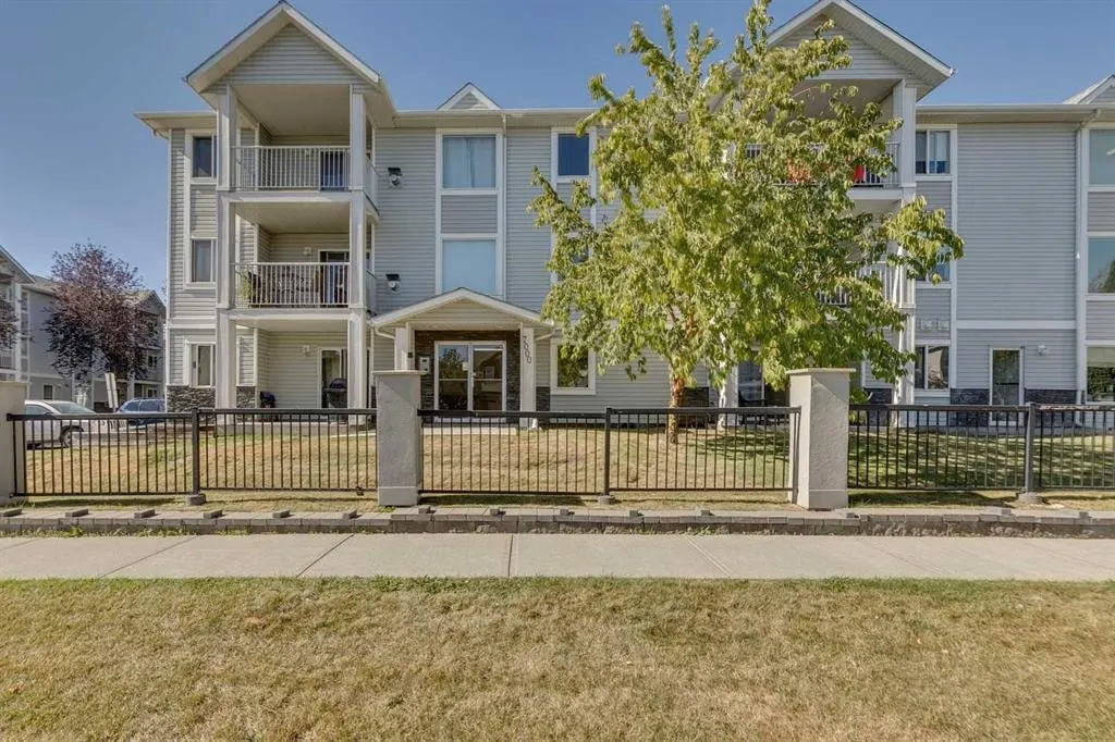 7301 Valleyview Park SE #301 — photo 2