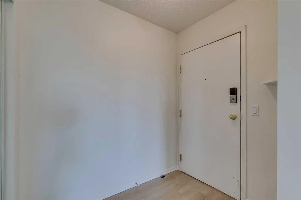 7301 Valleyview Park SE #301 — photo 3
