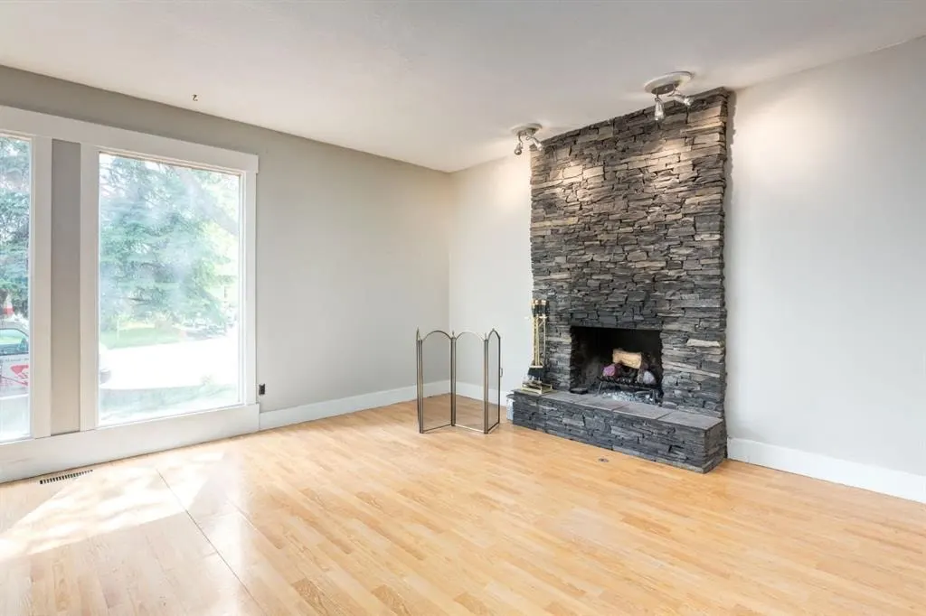 3 Berwick Close NW — photo 2