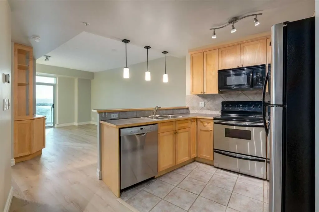 836 15 Avenue SW #2104 — photo 3