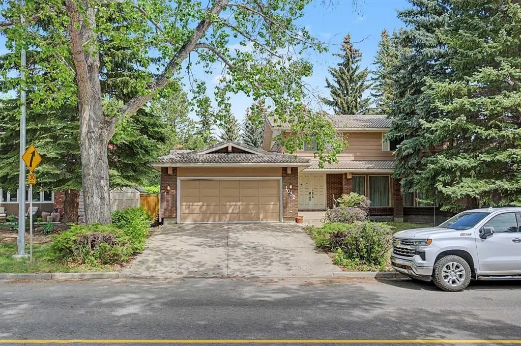 1032 Varsity Estates Drive NW — photo 2