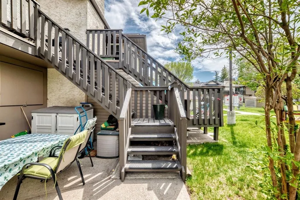 51 Cedar Springs Gardens SW — photo 2