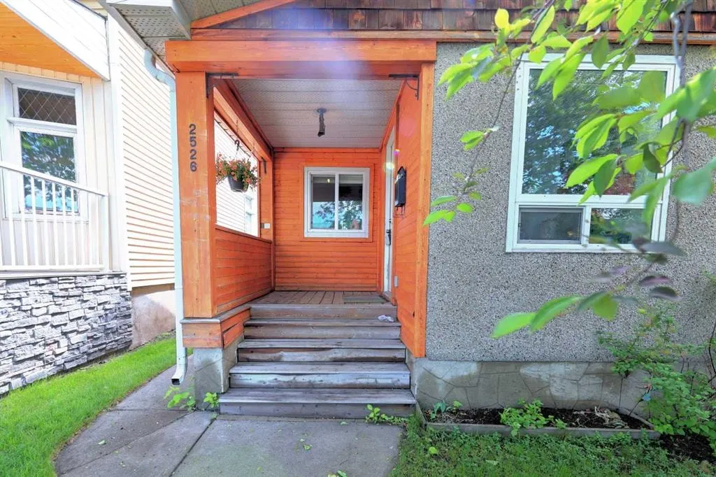 2526 16 Street SE — photo 2