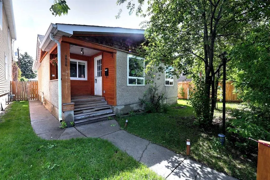 2526 16 Street SE — photo 3