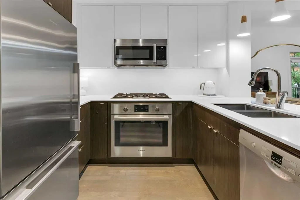 305 18 Avenue SW #228 — photo 3