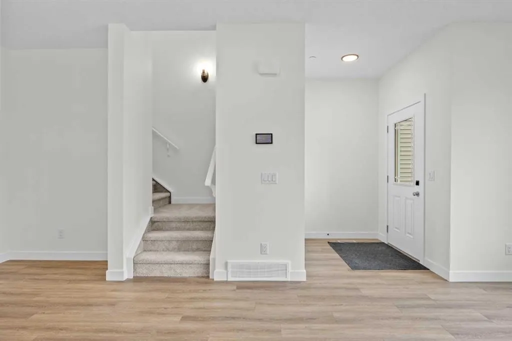41 Hotchkiss Gardens SE — photo 3