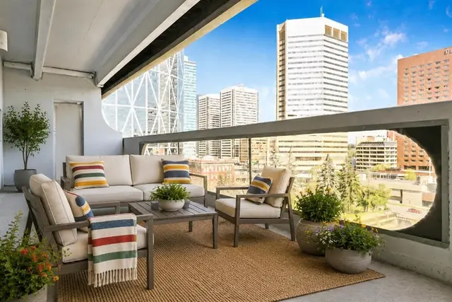 221 6 Avenue SE #906