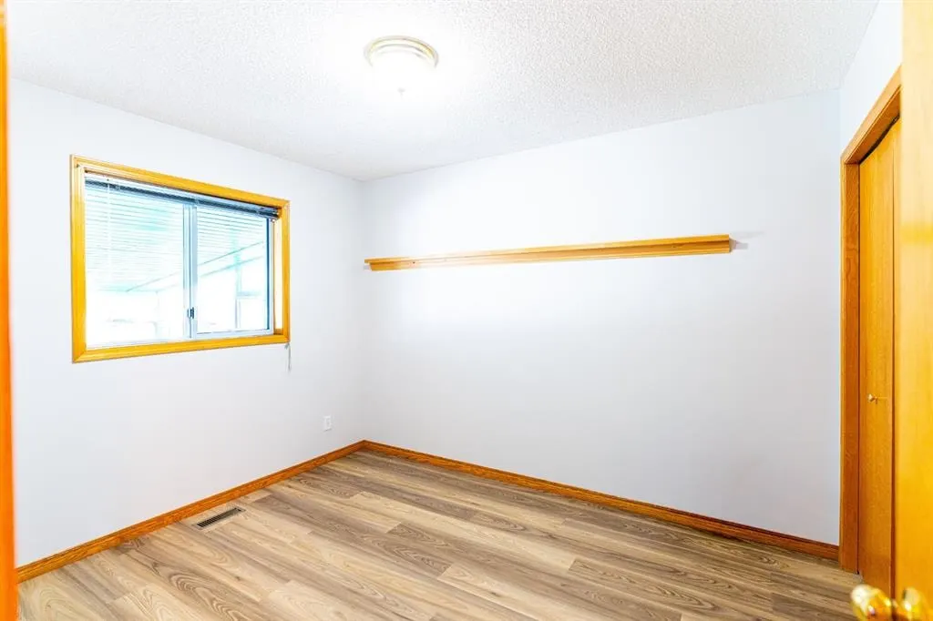 70 Elizabeth Way SE — photo 3