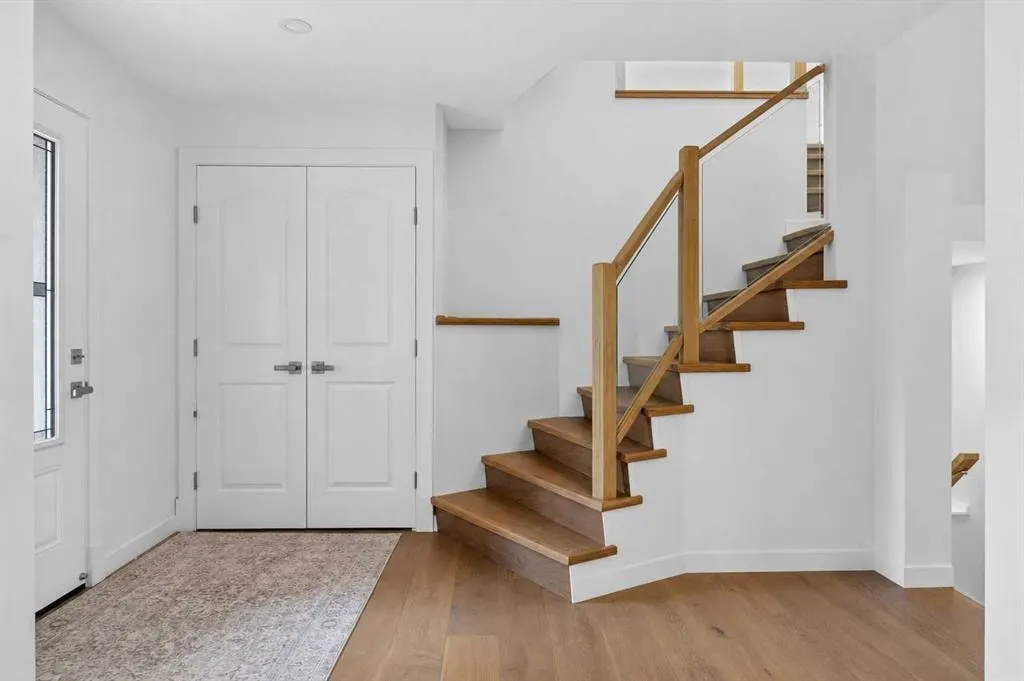 928 Maplecroft Road SE — photo 3