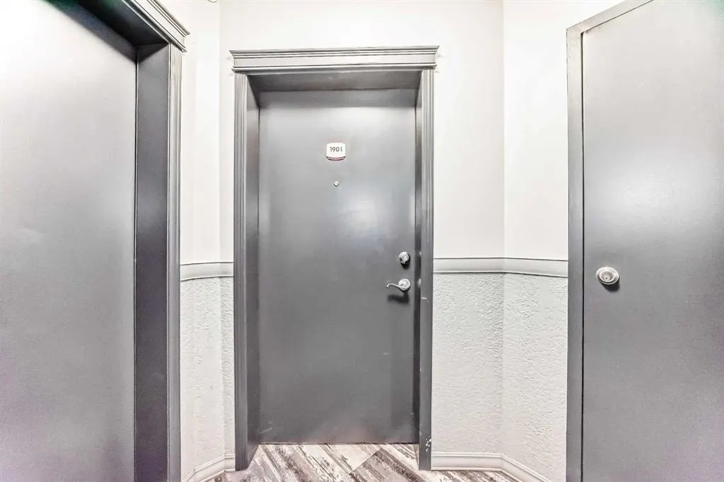 683 10 Street SW #1901 — photo 3