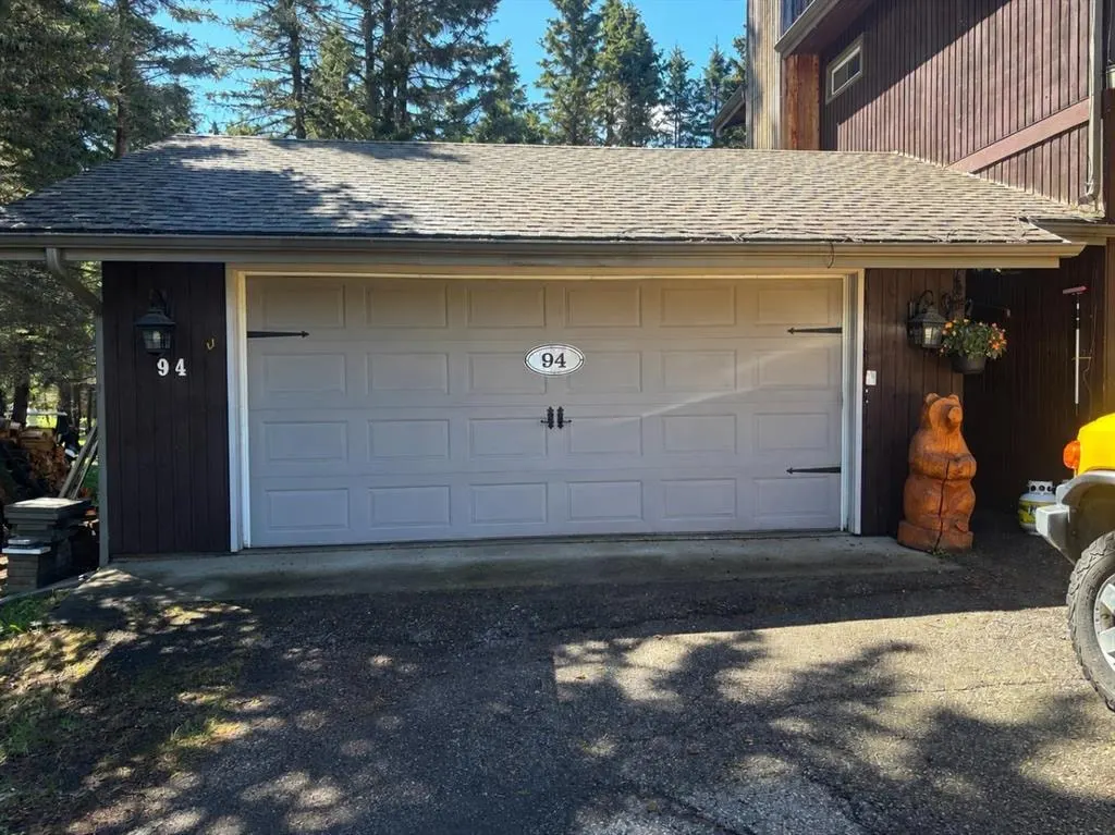 94 Redwood Meadows Drive — photo 3