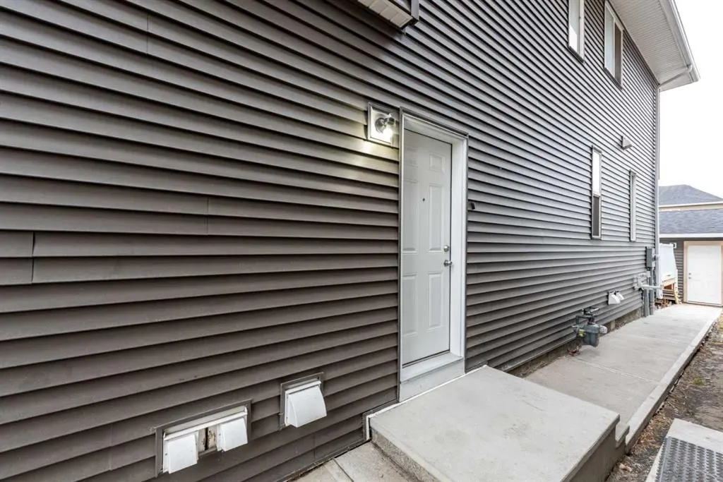 57 Corner Glen Row NE — photo 3