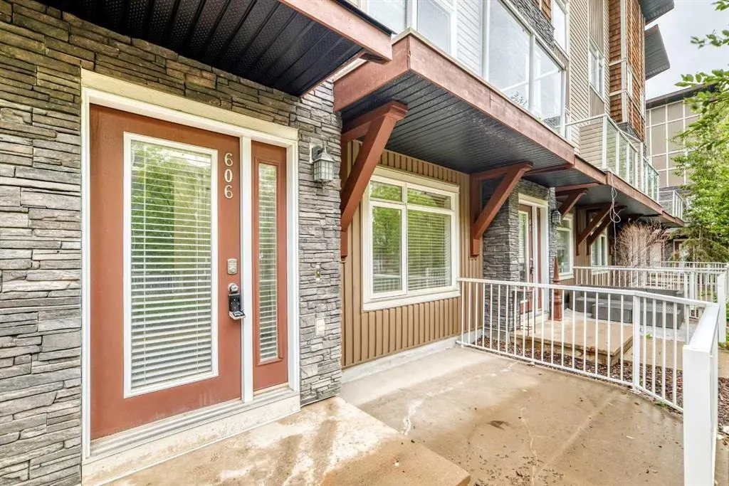 606 Skyview Point Place NE — photo 2