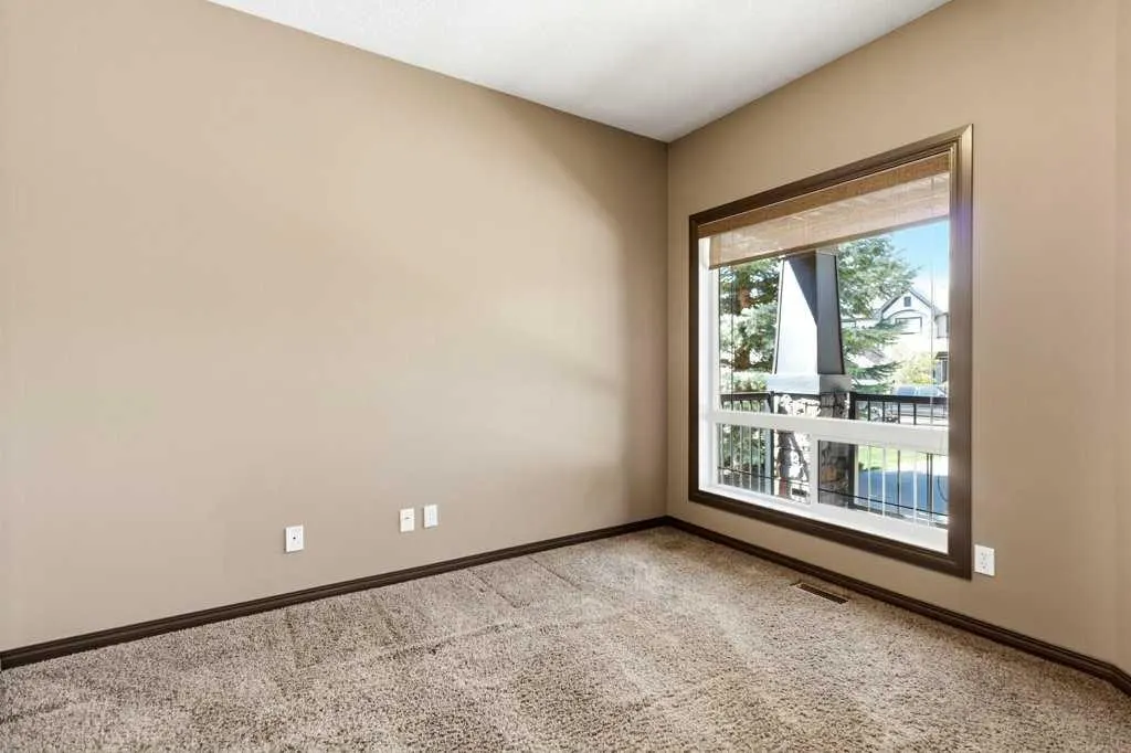 23 Aspen Stone Crescent SW — photo 3
