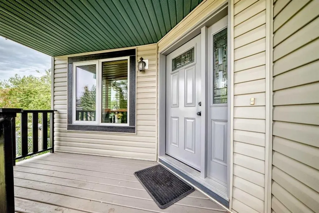 167 Fairways Close NW — photo 3