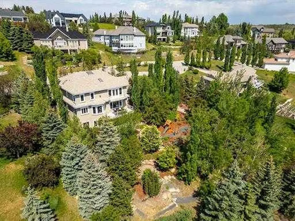 57 Slopes Point SW — photo 2