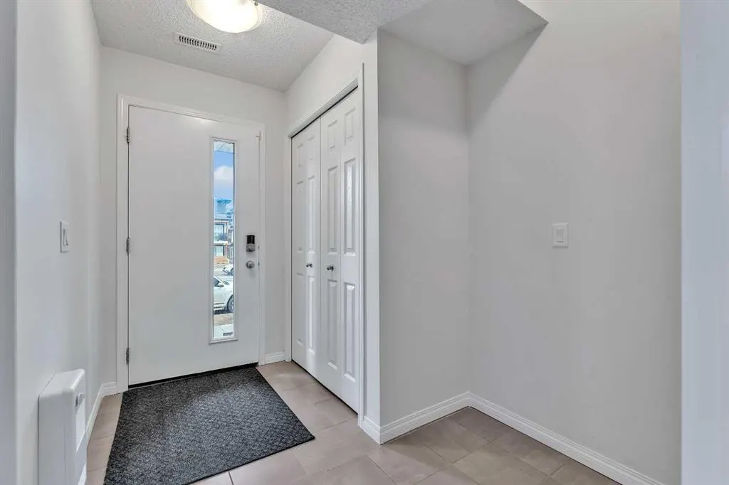 569 savanna Boulevard NE — photo 2