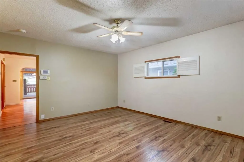 7412 22 Street SE — photo 3