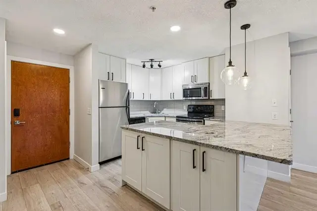 317 19 Avenue SW #304