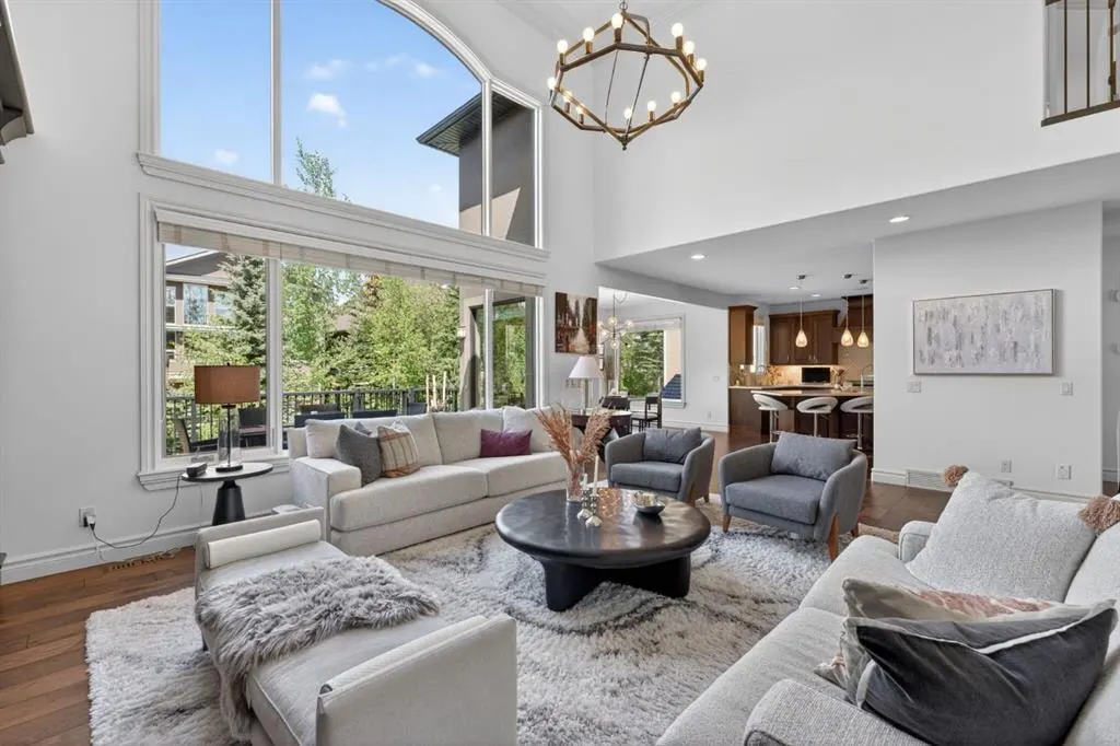 32 Aspen Meadows Manor SW — photo 3