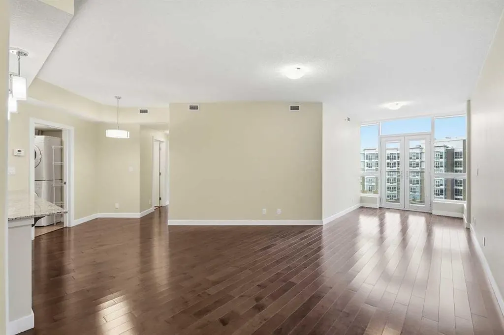 16 Varsity Estates Circle NW #701 — photo 2