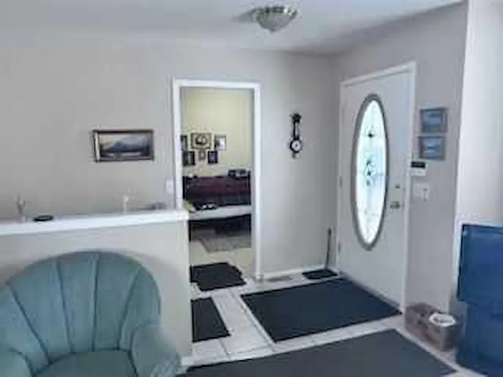 140 Dovista Court SE