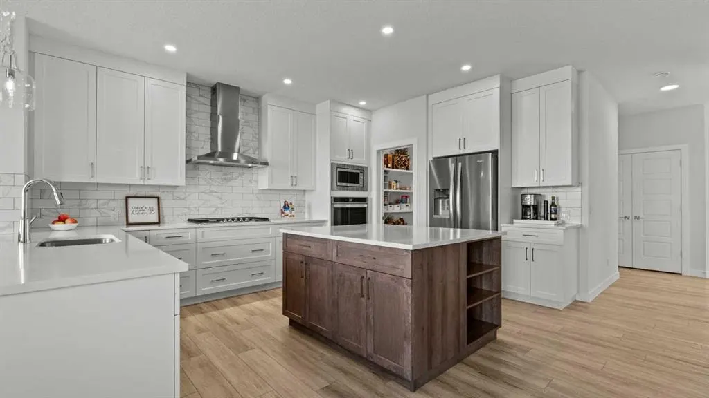 152 Threepoint Cove — photo 2