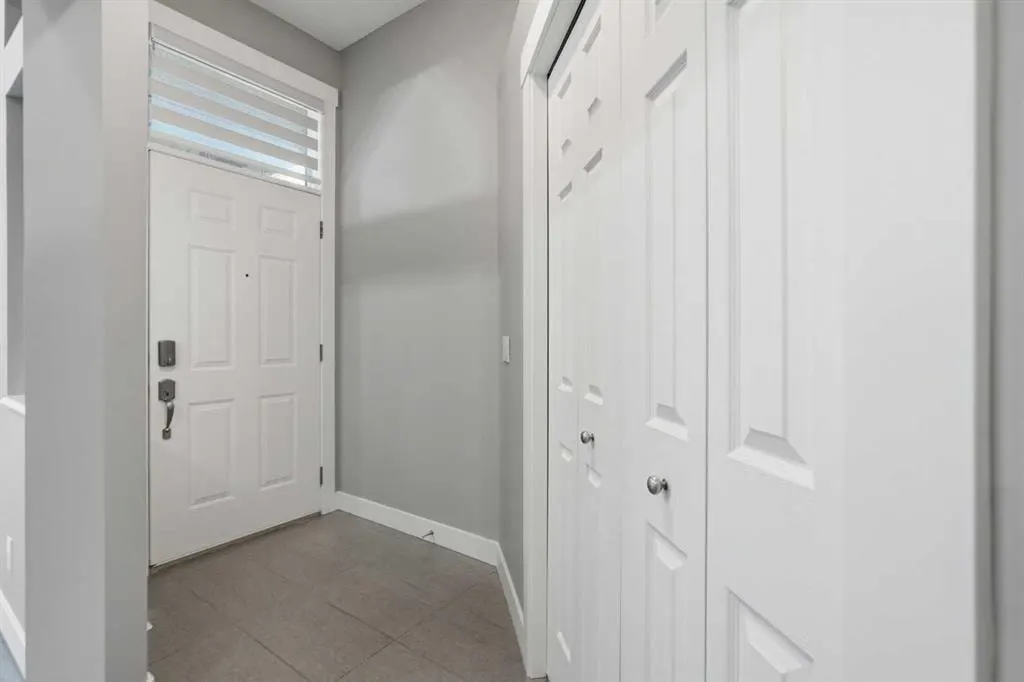 209 Oakmere Close — photo 2