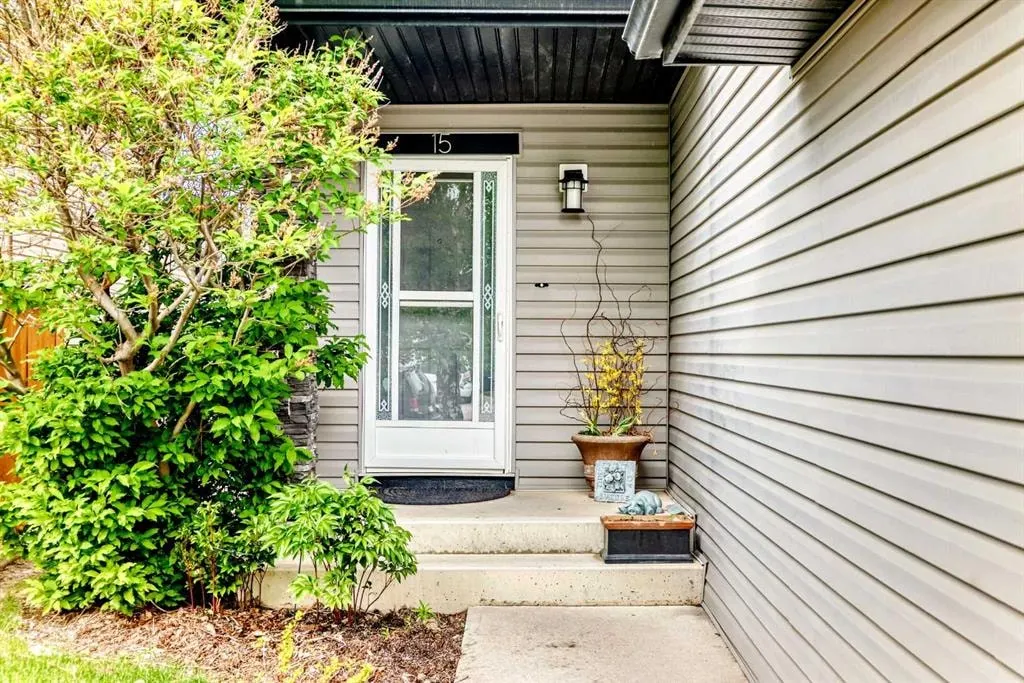 15 Citadel Meadow Crescent NW — photo 2
